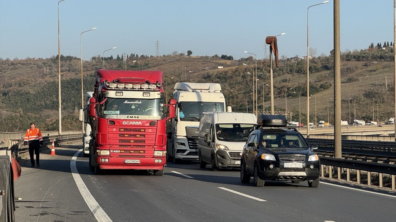 Kocaeli'de Otoyolda Tanker ve Cip Çarpıştı