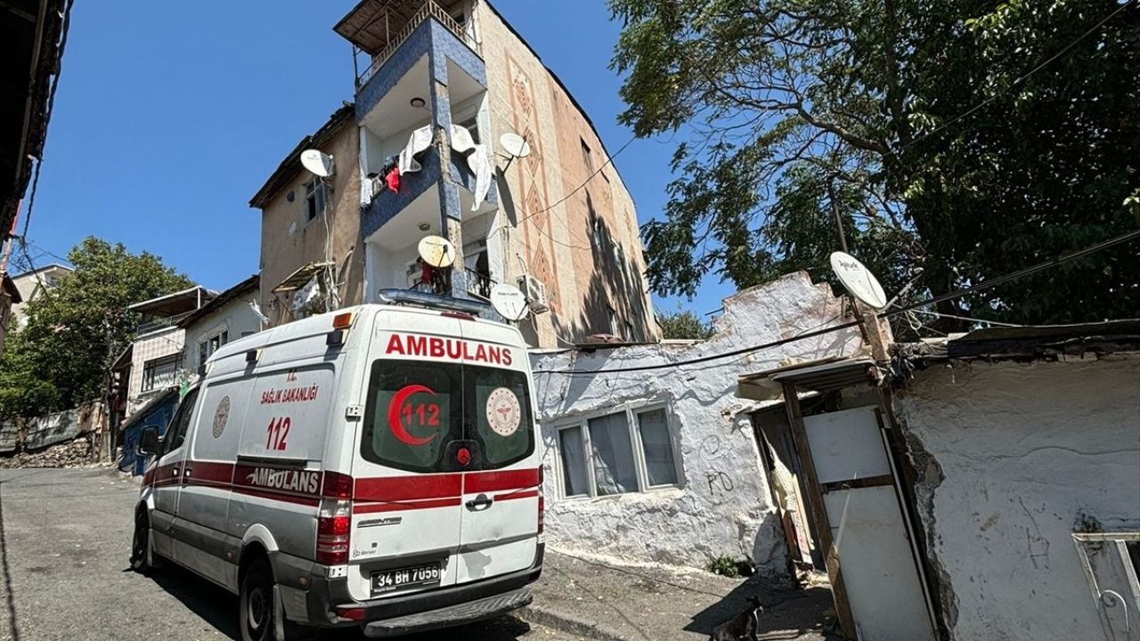 Kemik İliği Kanseriyle Mücadelede Umut: Emine Genç'e Yardım Elini Uzattılar