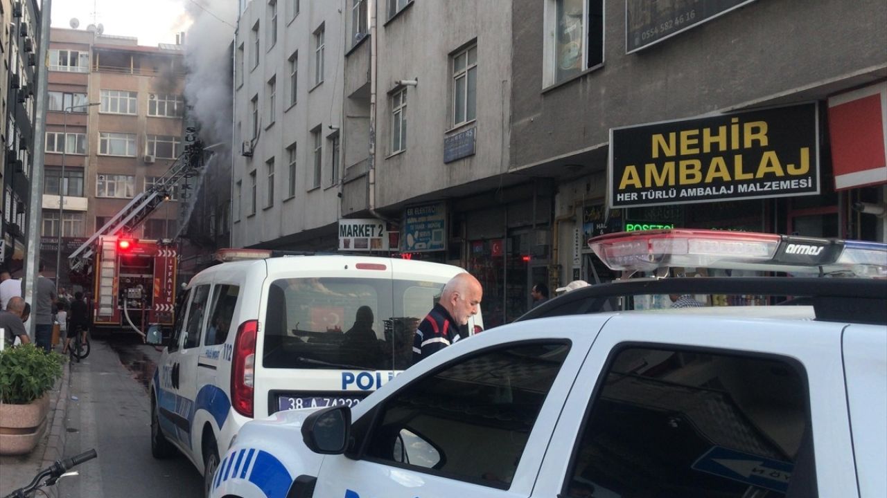 Kayseri'de İş Yerinde Yangın Kontrol Altına Alındı