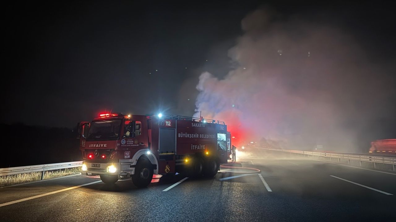 Kuzey Marmara Otoyolu'nda Lastik Yüklü Dorsede Yangın