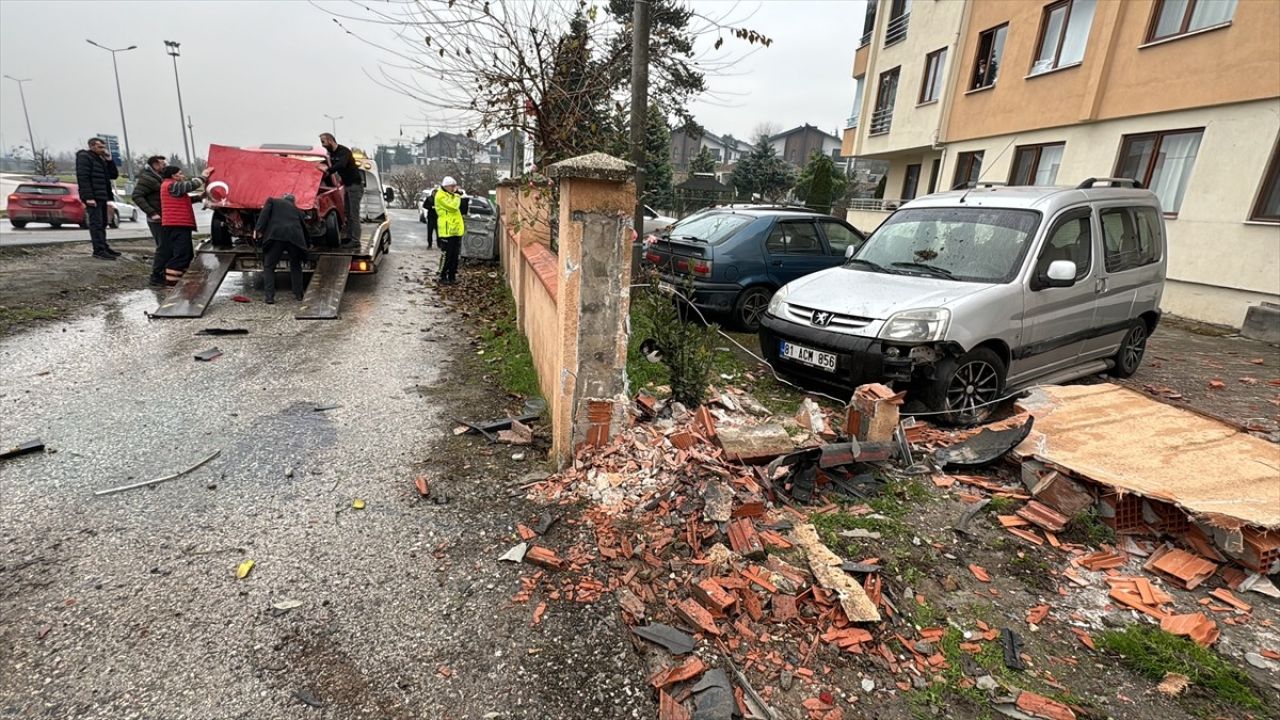 Düzce'deki Trafik Kazası: 5 Yaralı