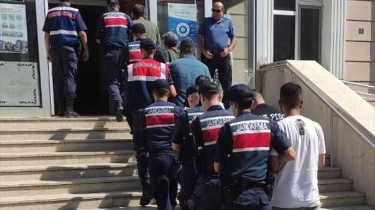 Edirne'de Yunanistan'a Kaçmaya Çalışan 8 Zanlı Tutuklandı