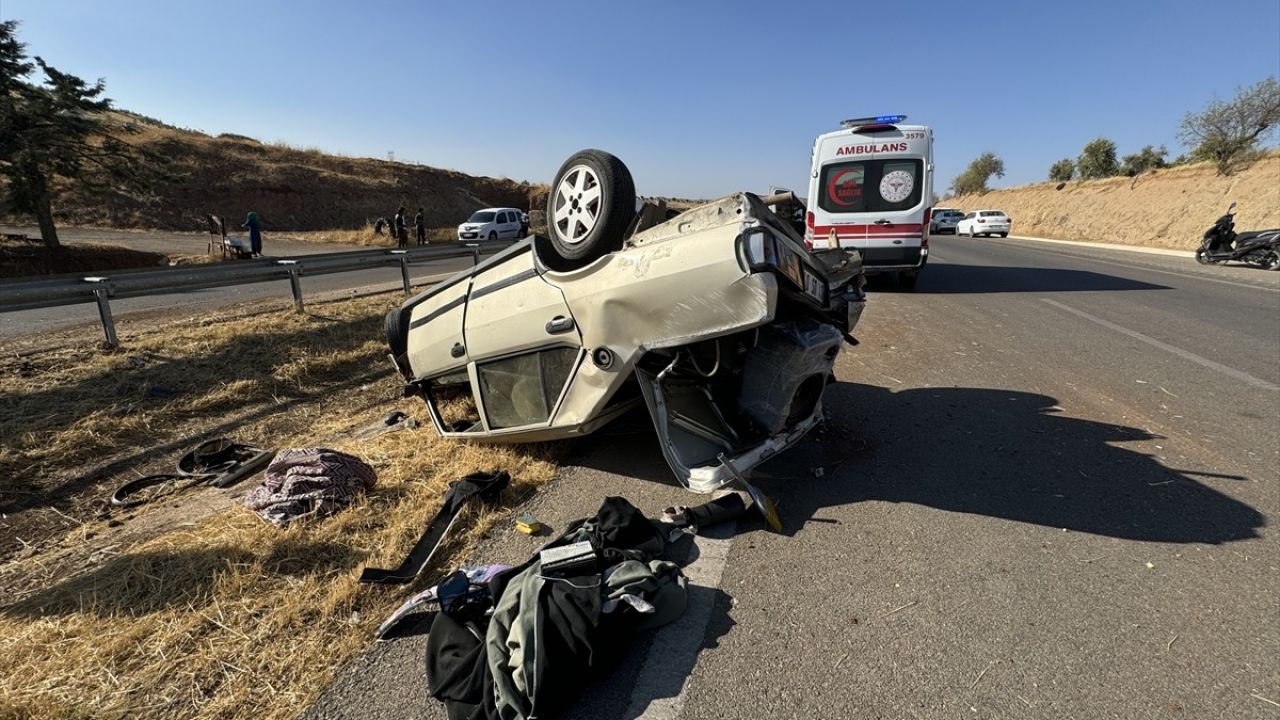 Kilis'te Otomobil Devrildi, Sürücü Ağır Yaralandı