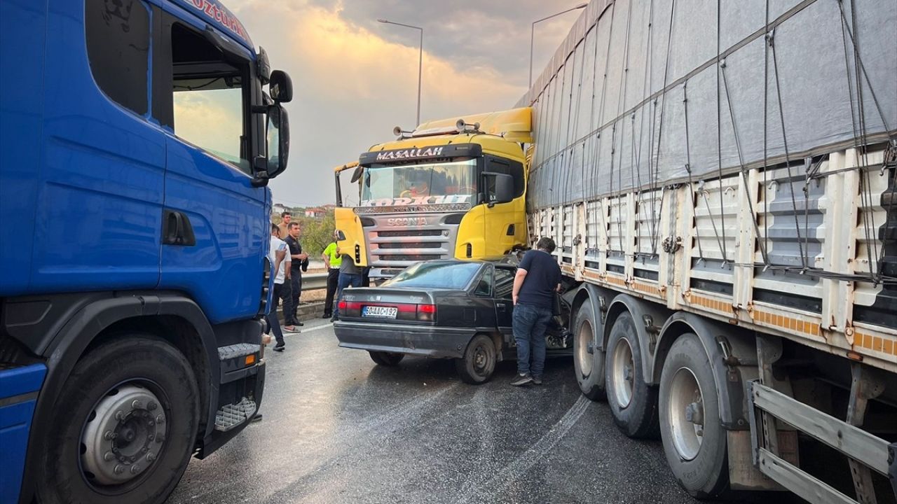 Çorum'da Tır ile Çarpışan Otomobilde 4 Yaralı