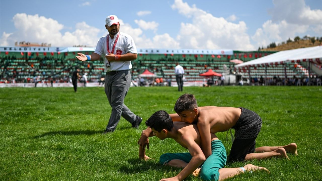 1. Taha Akgül Karakucak Güreşleri Başladı