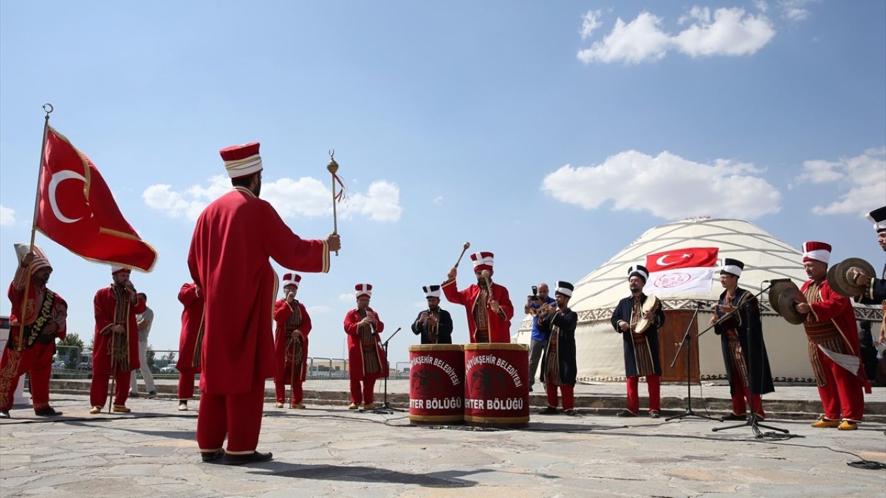 Muş'ta Malazgirt Zaferi'nin 953. Yıl Dönümü Coşkuyla Kutlandı