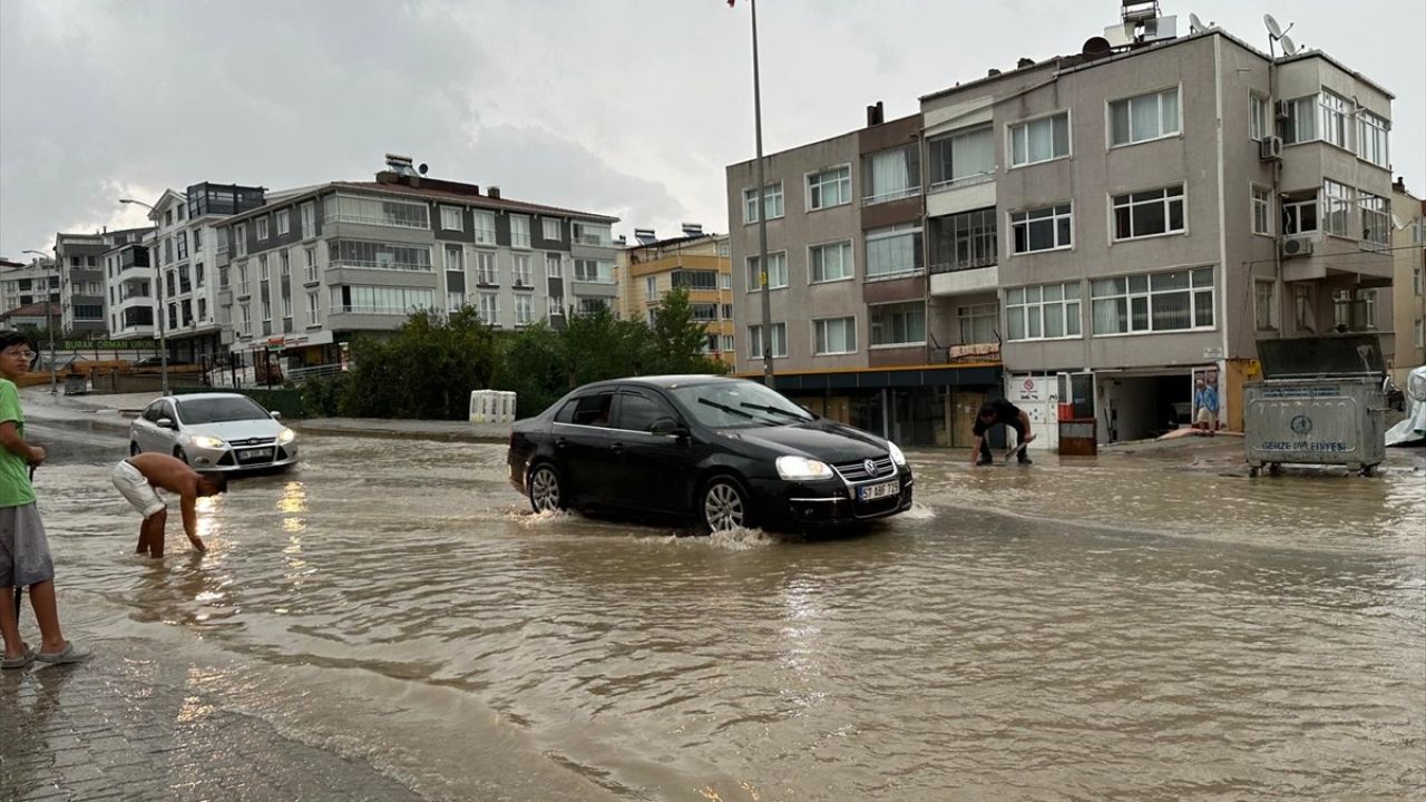 Sinop'un Gerze İlçesindeki Şiddetli Sağanak, Hayatı Olumsuz Etkiledi