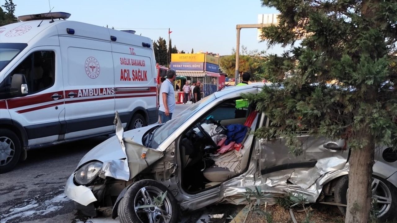 Balıkesir'de Trafik Kazası: 6 Yaralı