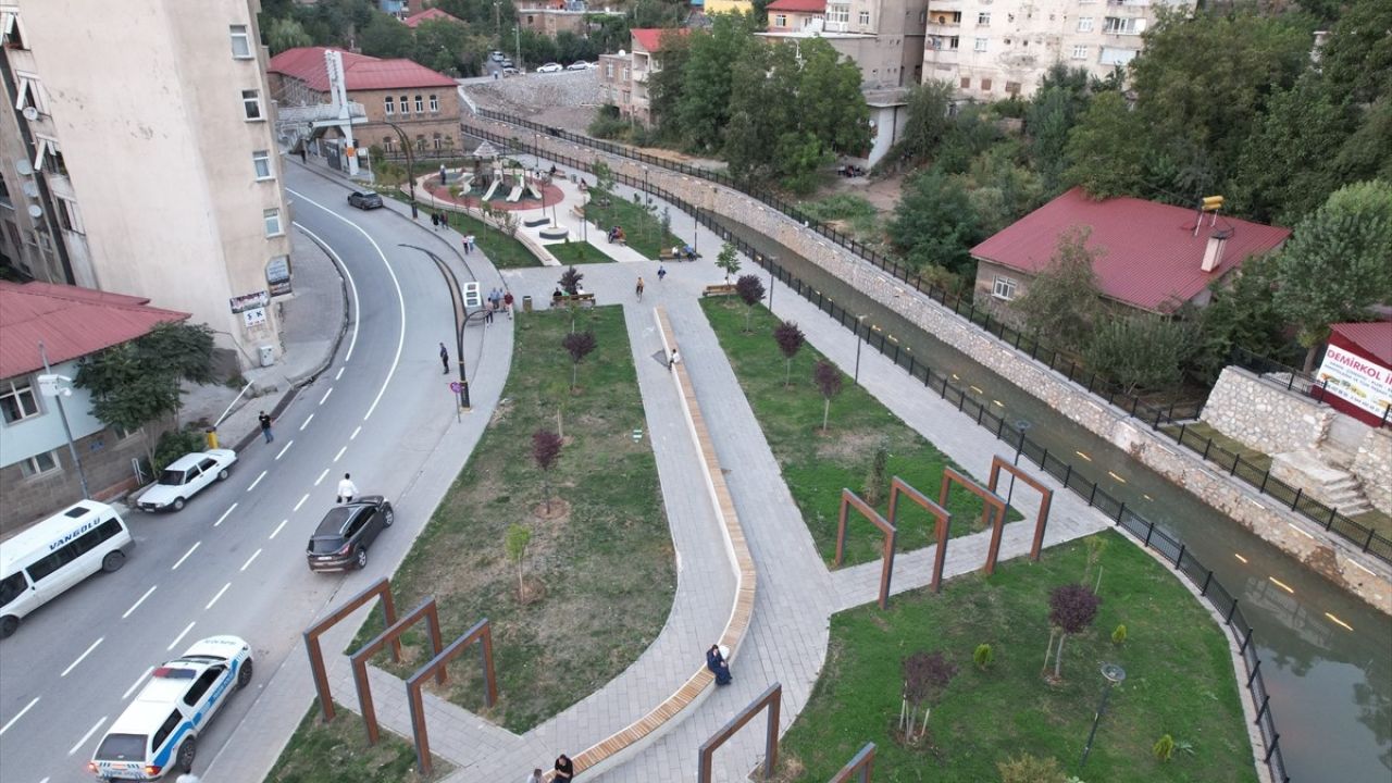 Bitlis'te Tarihi Kent Meydanı Projesi İle Geçmiş Yeniden Canlanıyor