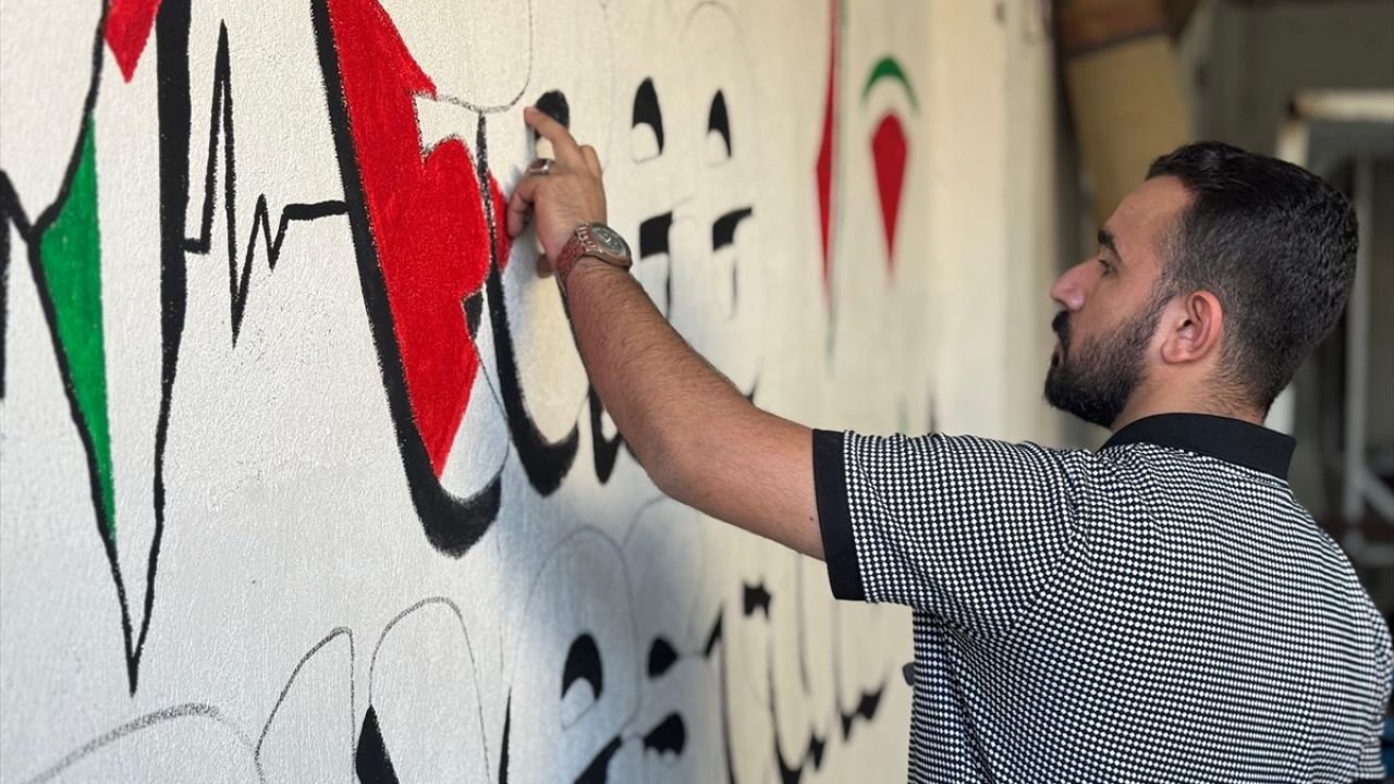 Batman'da Sanatçı Osman Öztürk'ten Filistin'e Destek Grafitileri