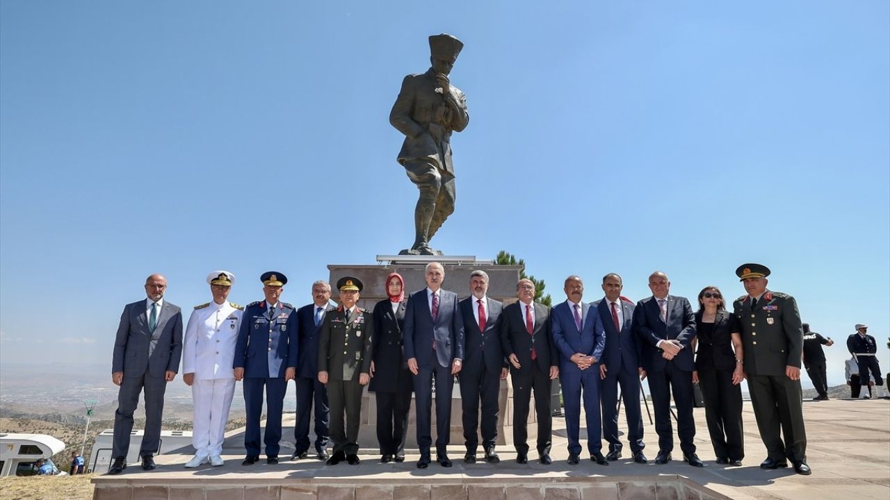 TBMM Başkanı Kurtulmuş, Kocatepe'deki Anıtta Tören Düzenledi