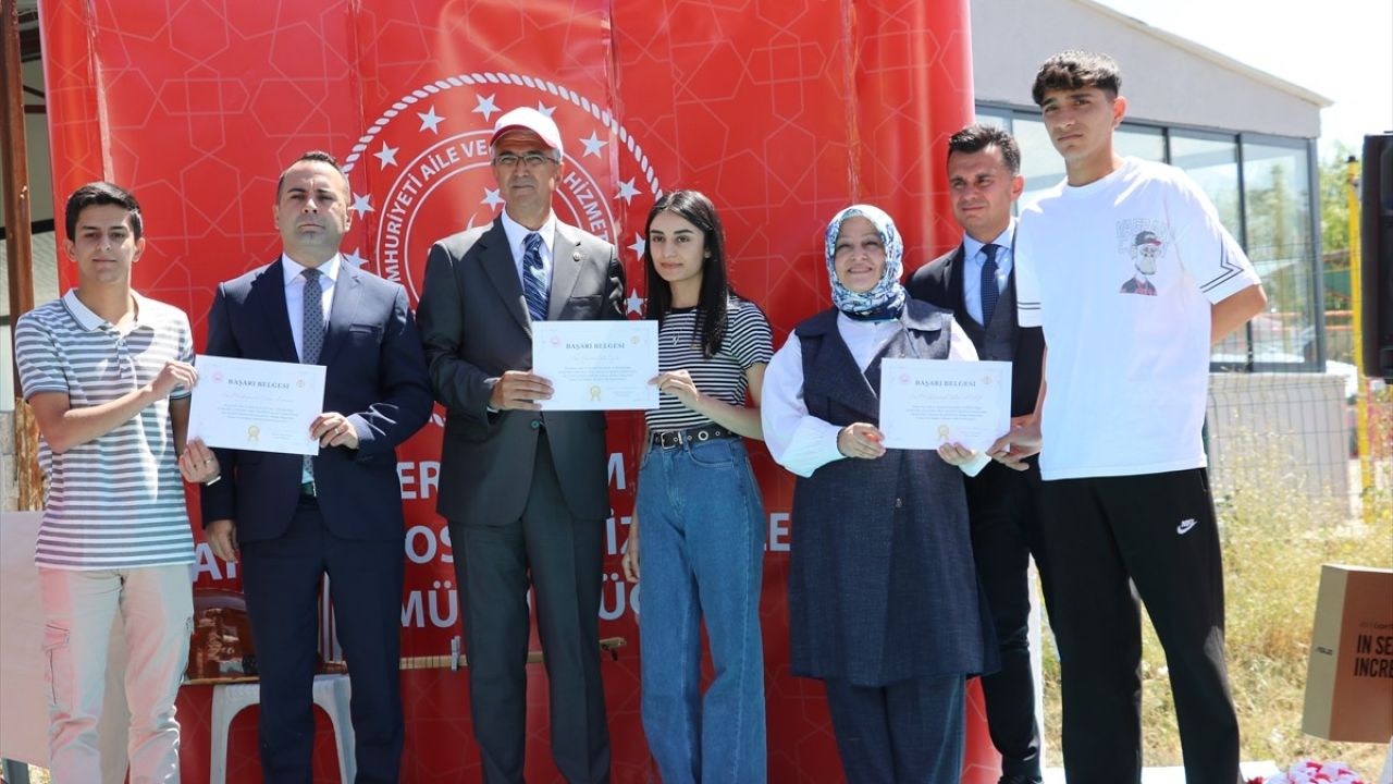 Erzurum'da Çocuk ve Gençlik Festivali Coşkusu