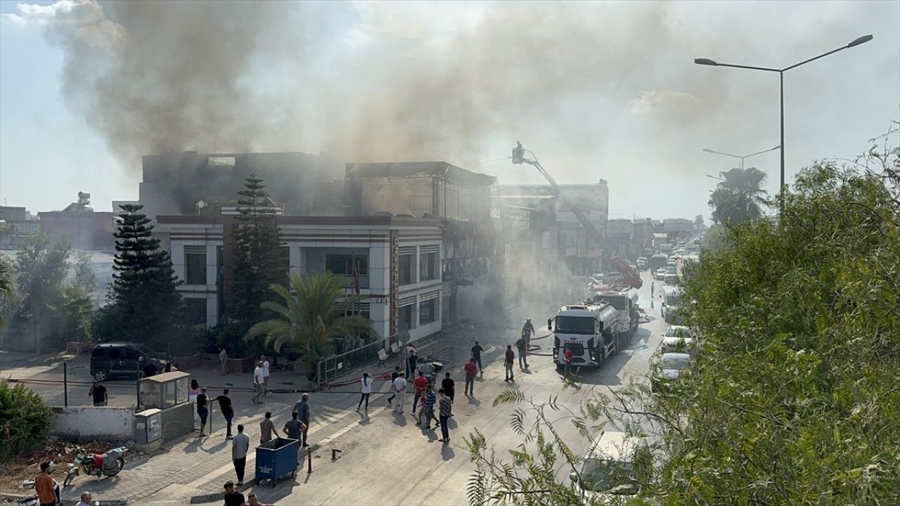 Adana'da İş Yerinde Yangın Kontrol Altına Alındı