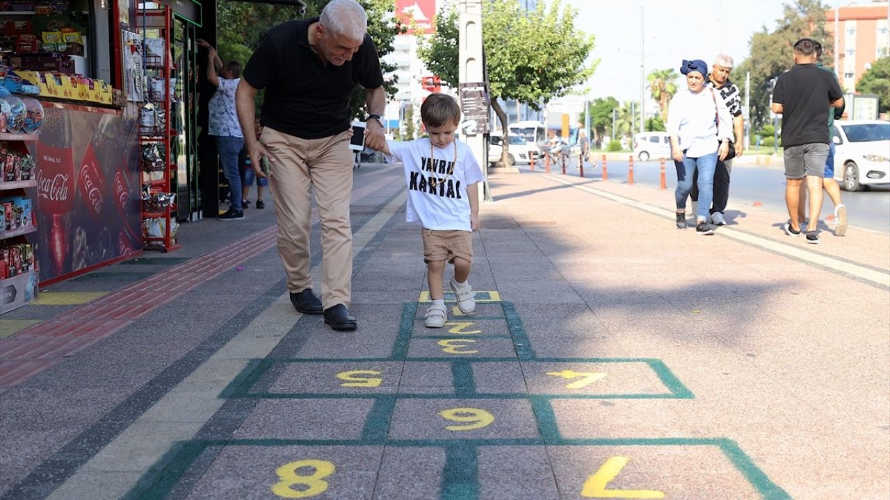 Mersin'de Seksek Oyunu ile Çocukluk Anıları Canlanıyor