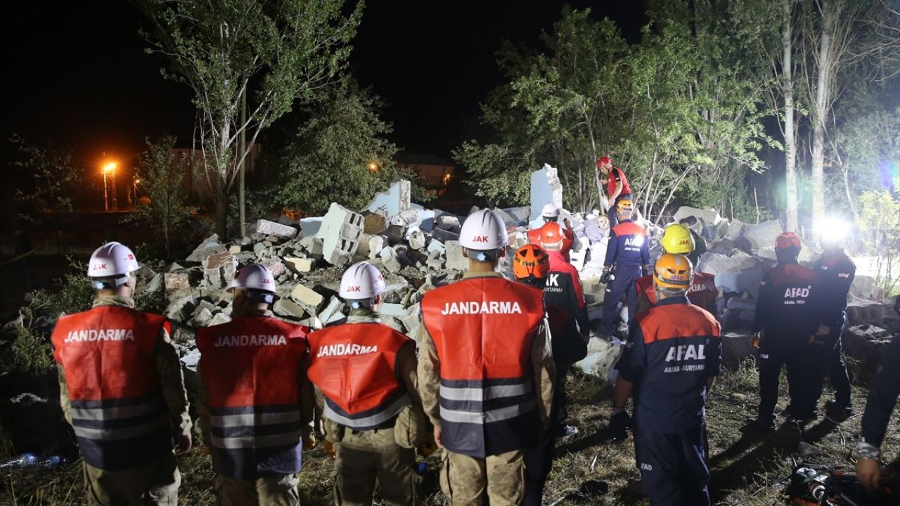 Muş'ta Deprem Saha Tatbikatı Gerçekleştirildi