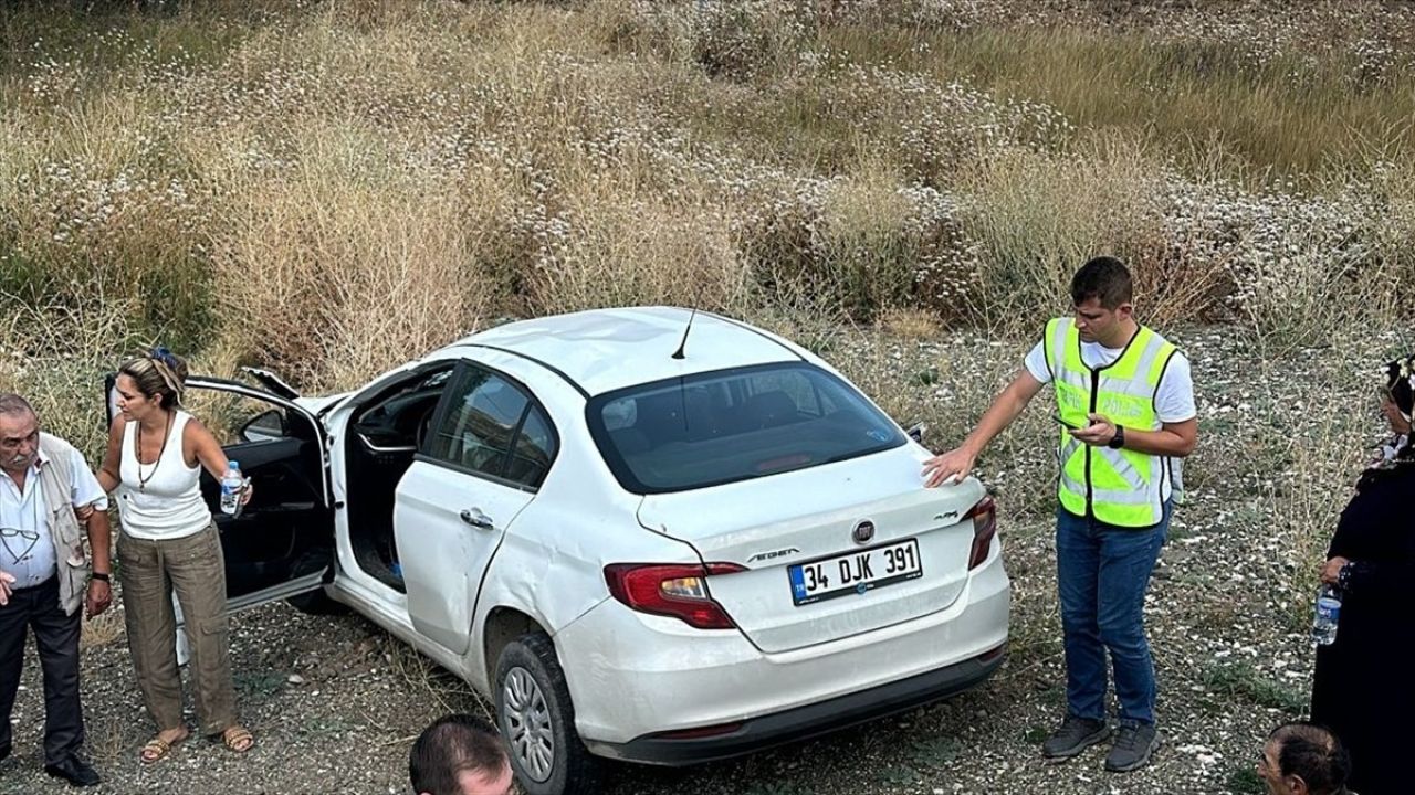 Erzincan'da Otomobil Kazası: 5 Yaralı