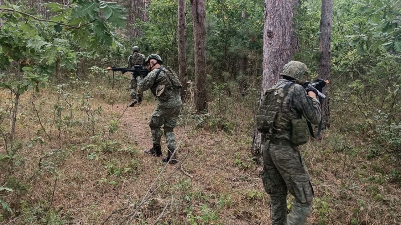 Türk Askeri Kosovalı Askerlere Muharebe Eğitimi Verdi