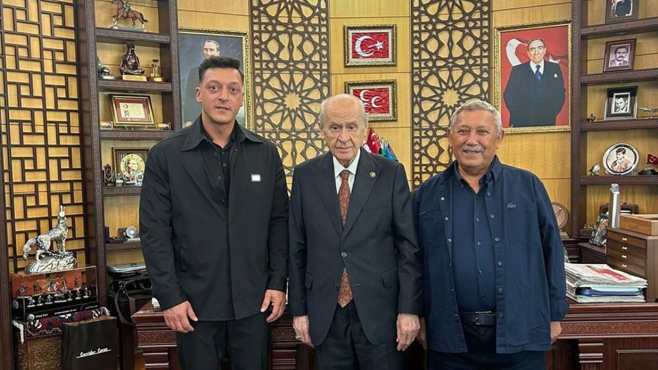 MHP Lideri Bahçeli, Mesut Özil ile Görüştü