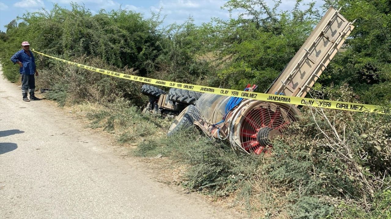 Adana'da Traktör Devrildi: 1 Ölü, 1 Yaralı