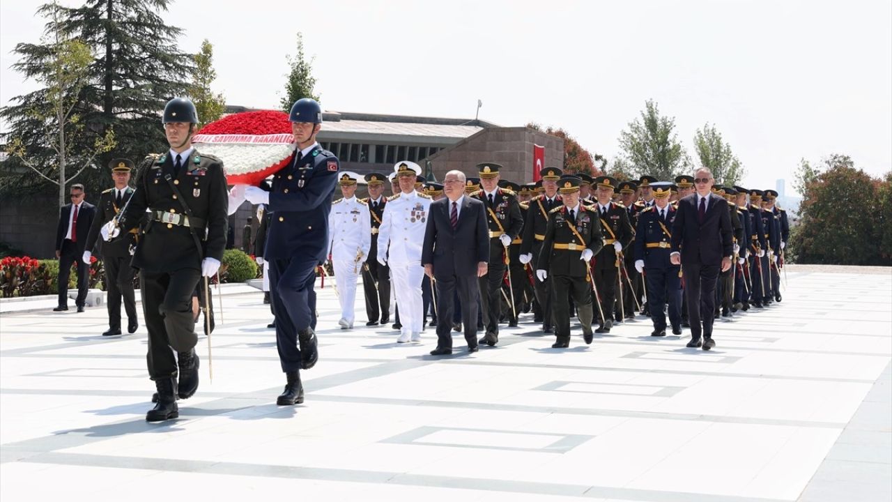 Bakan Güler, TSK Komuta Kademesiyle Devlet Mezarlığı'nı Ziyaret Etti