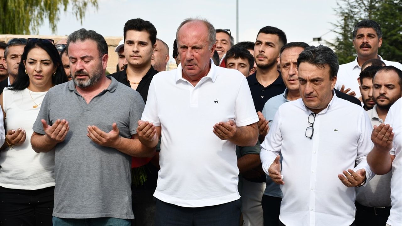 Muharrem İnce Dumlupınar Şehitliği'nde Zafer Bayramı'nı Andı