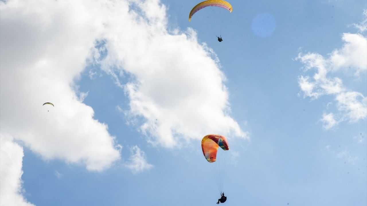 Gölpazarı Havacılık ve Yamaç Paraşütü Festivali Coşkuyla Başladı