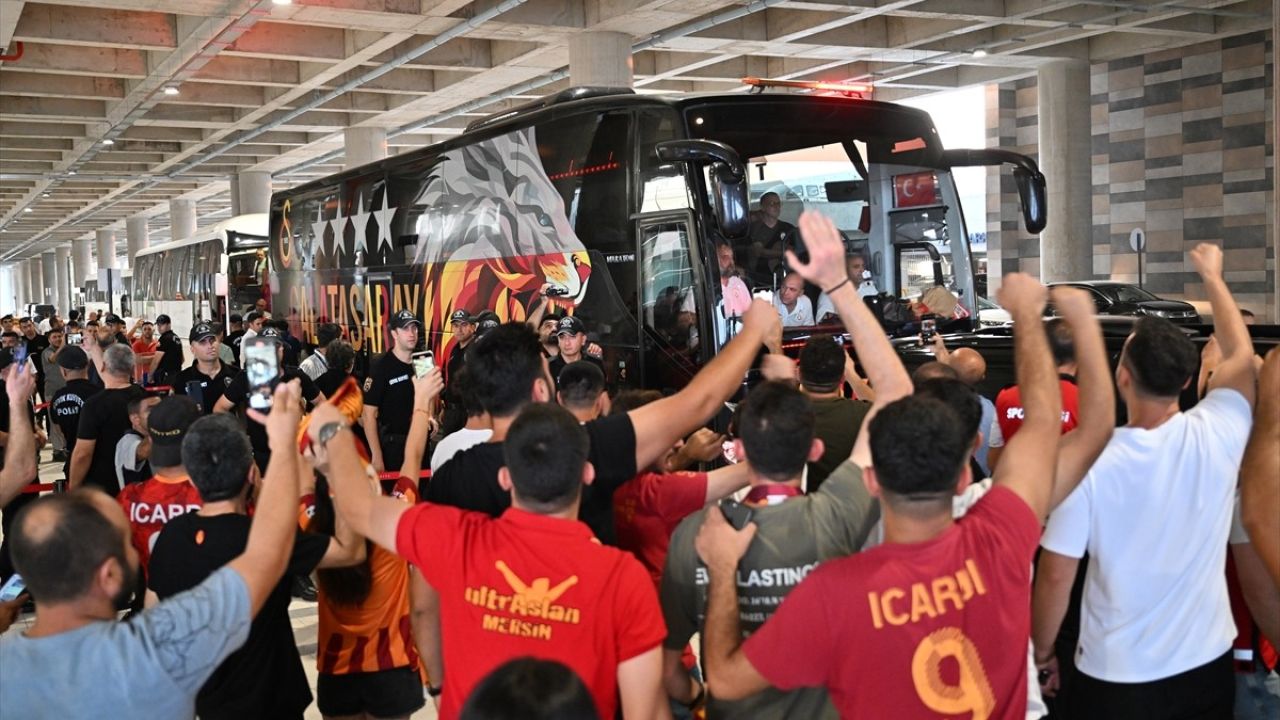 Galatasaray Adana'ya Ulaştı: Adana Demirspor Maçı Öncesi Hazırlıklar Devam Ediyor