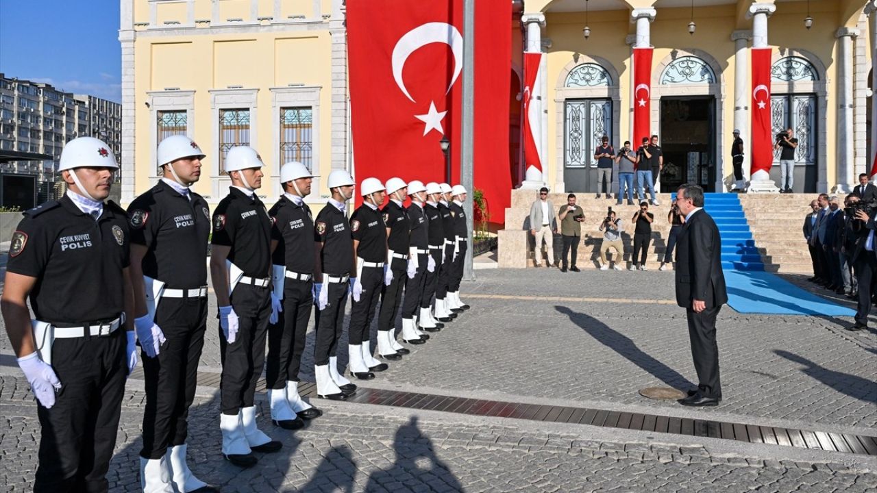 Cumhurbaşkanı Yardımcısı Yılmaz, İzmir'de Valiliği Ziyaret Etti