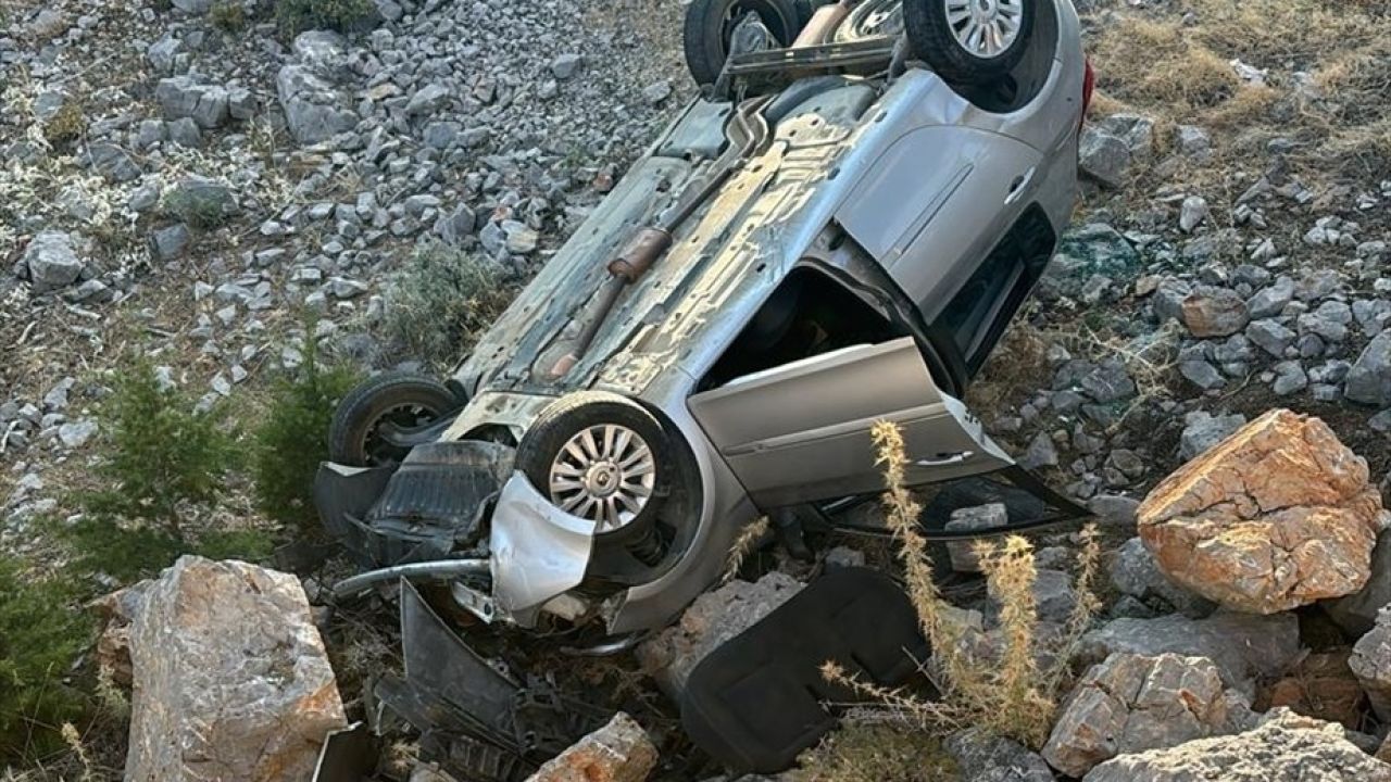 Mersin'de Otomobilin Şarampole Devrilmesi: 3 Yaralı