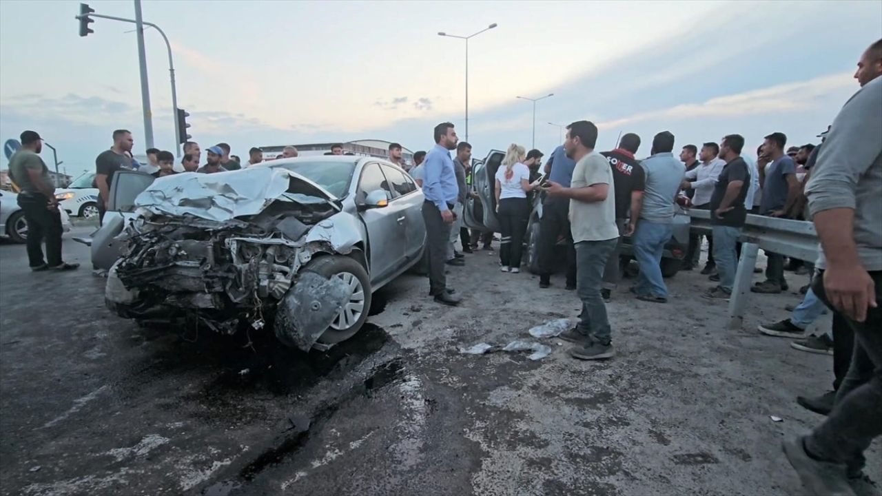 Aksaray'da Otomobil Çarpışması: 4 Yaralı