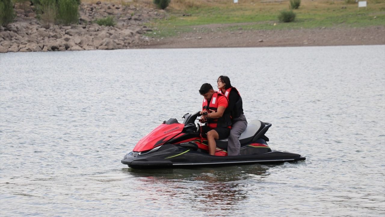 Erzurum'un Tekke Deresi Göleti'nde Jet Ski Heyecanı