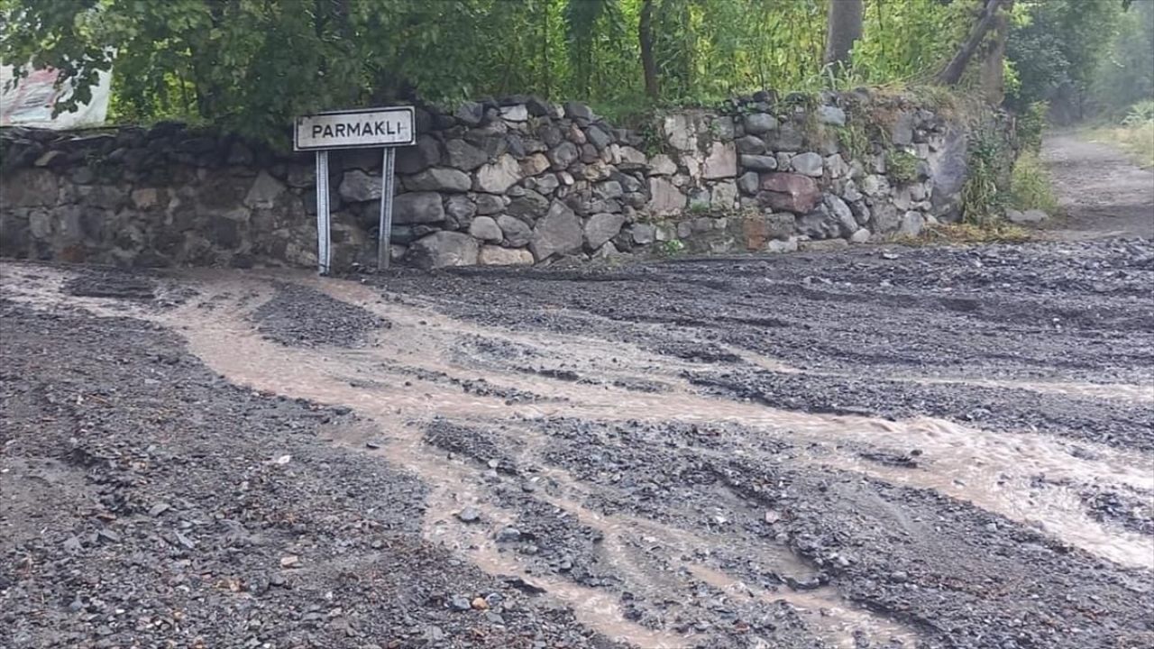 Artvin'de Sağanak Yağış Felakete Yol Açtı