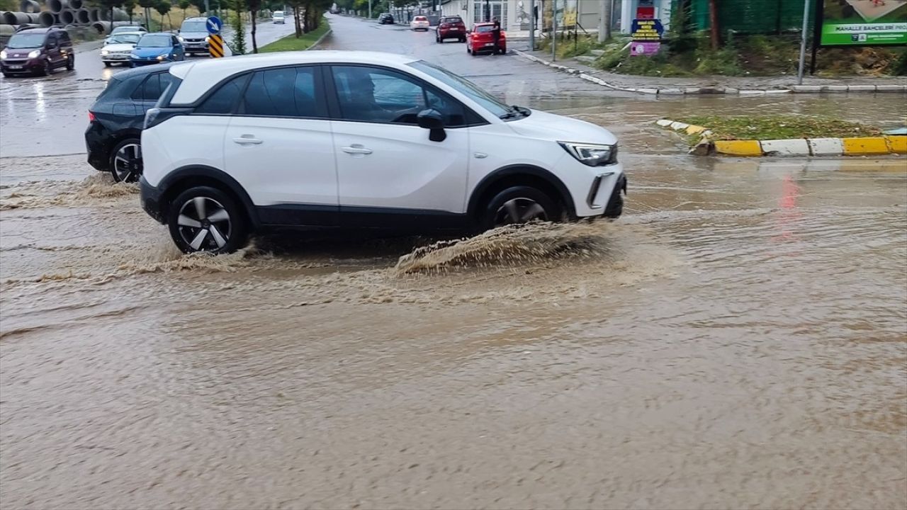 Isparta'da Sağanak Yağışın Getirdiği Olumsuzluklar