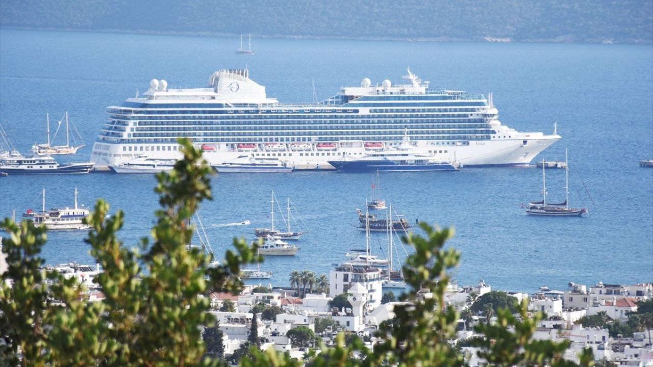 Bodrum'a 'Vista' Kruvaziyeri 1156 Yolcu Getirdi