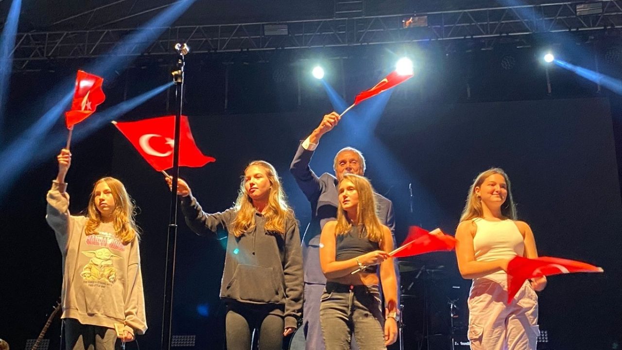 Haluk Levent, Bilecik'te Coşkulu Bir Konser Verdi