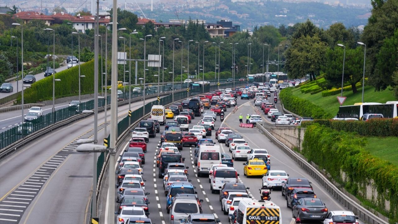 İstanbul'da Okul Uyum Haftası ve Trafik Yoğunluğu