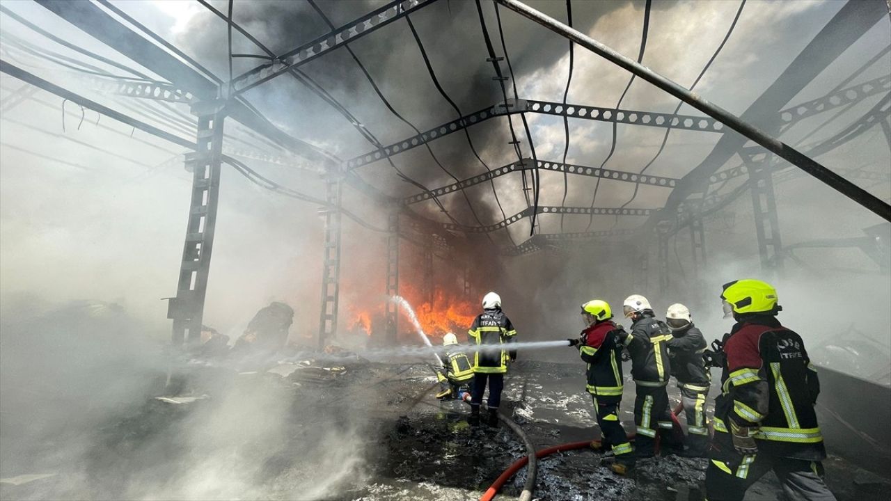 Kayseri'de Sünger Fabrikasında Yangın Çıktı