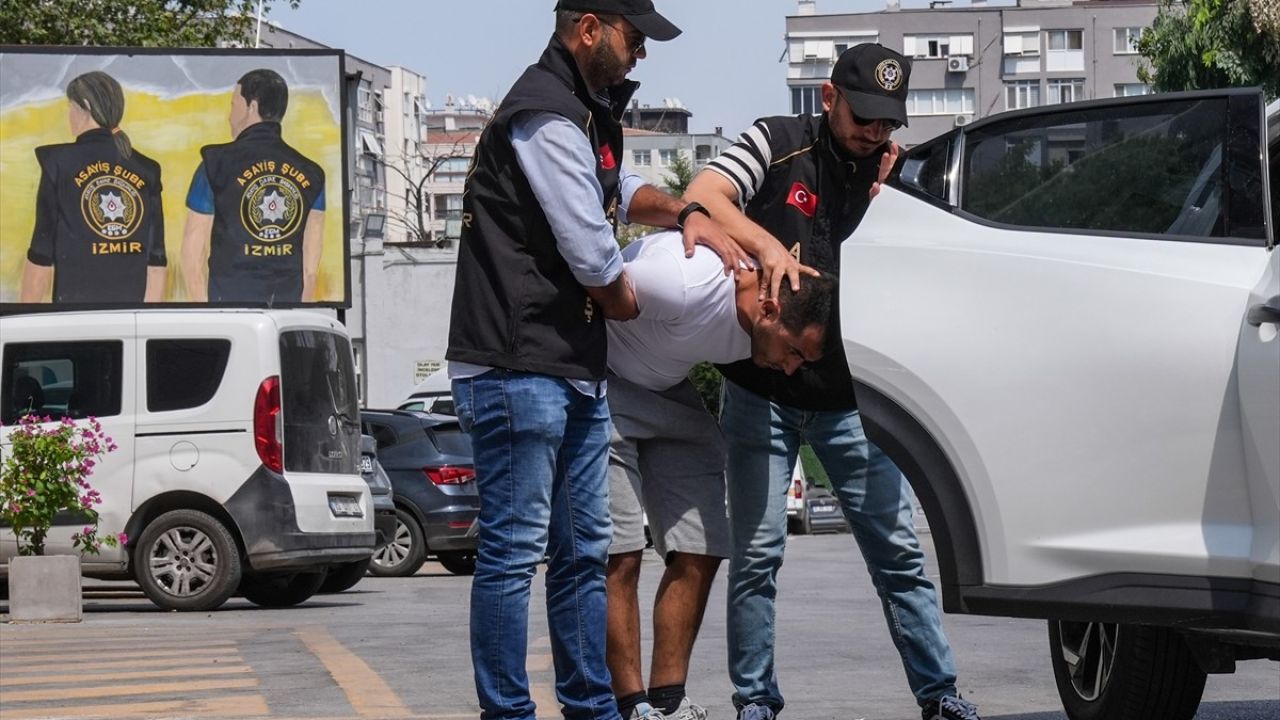 İzmir'de Silahlı Saldırı: 2 Ölü, 1 Yaralı