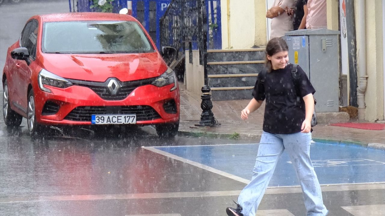 Kırklareli ve Tekirdağ'da Sağanak Yağış Hayatı Olumsuz Etkiledi