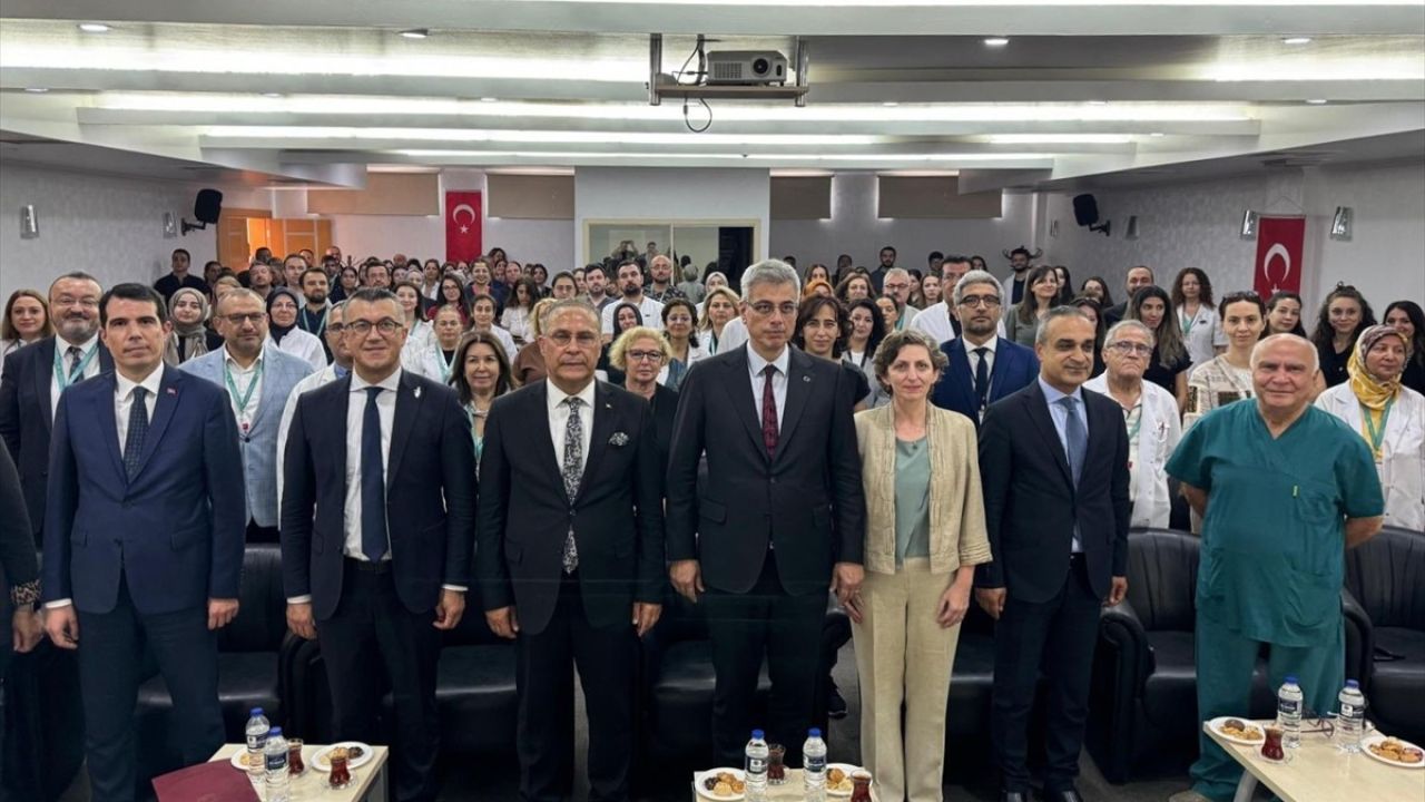 Sağlık Bakanı Kemal Memişoğlu, Ankara Onkoloji Hastanesini Ziyaret Etti