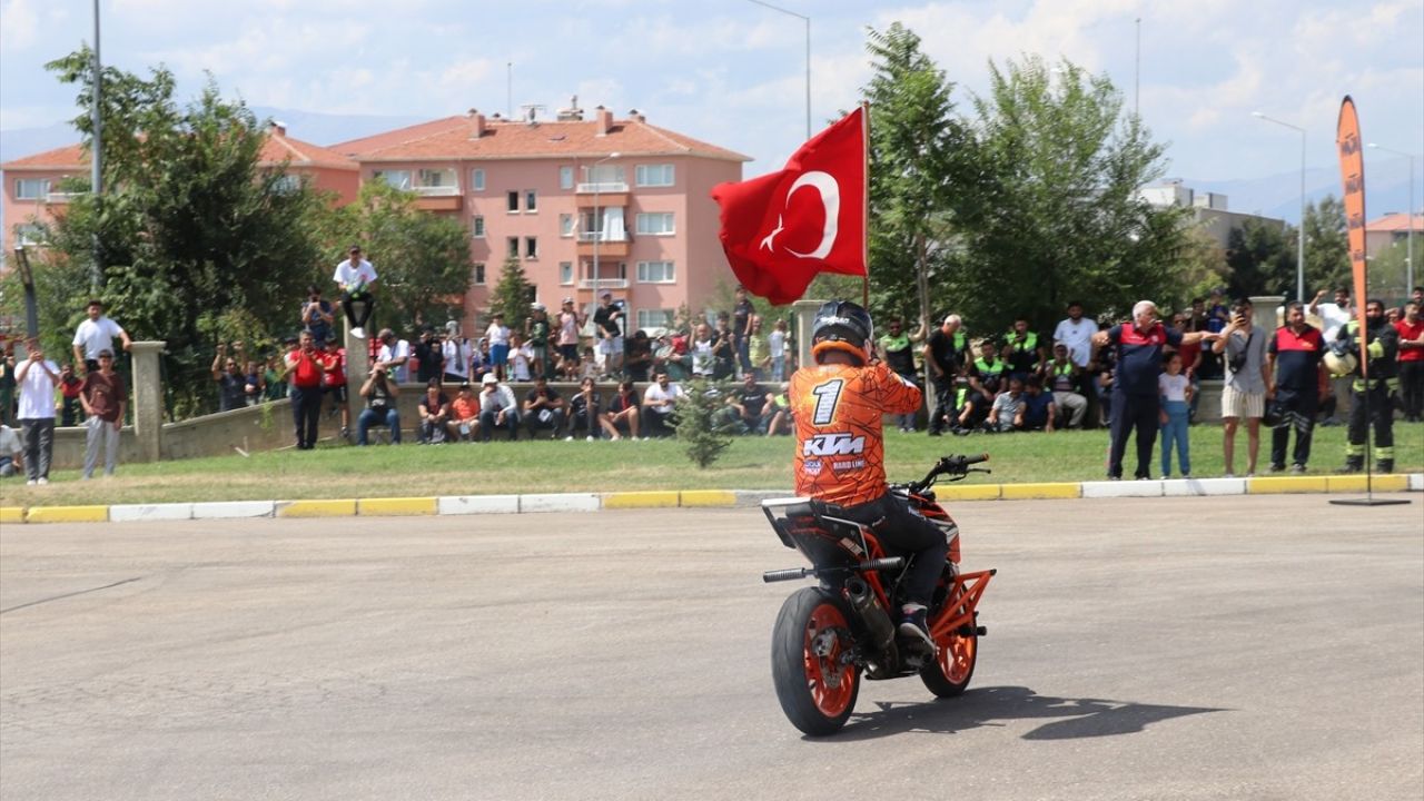 Akrobasi Sporcusu Birkan Polat'tan Gençlere Güvenli Motosiklet Kullanımı Tavsiyesi