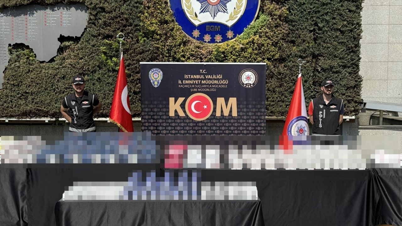 İstanbul'da Kaçak İlaç Operasyonu: İki Zanlı Gözaltında