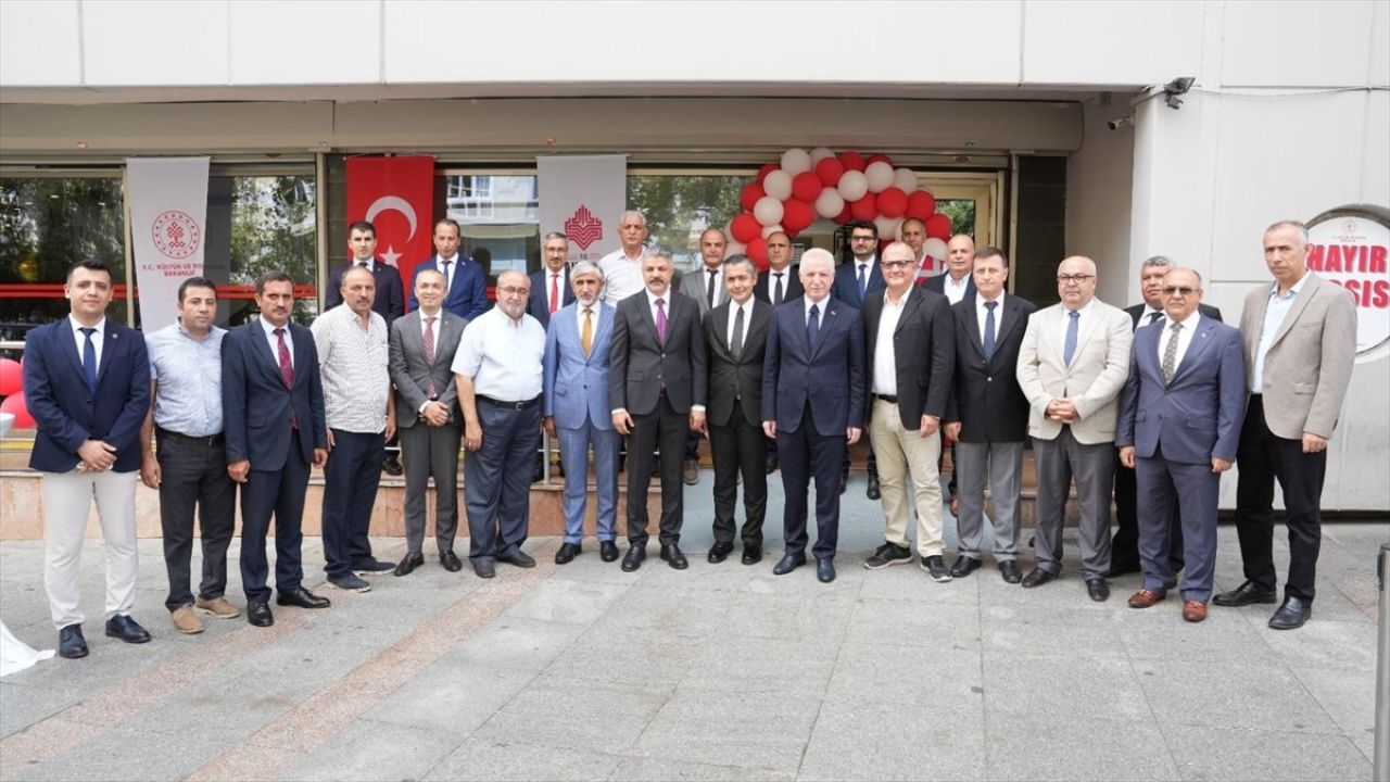 Beyoğlu'nda İhtiyaç Sahipleri İçin Yeni Yardım Noktası: Hayır Çarşısı