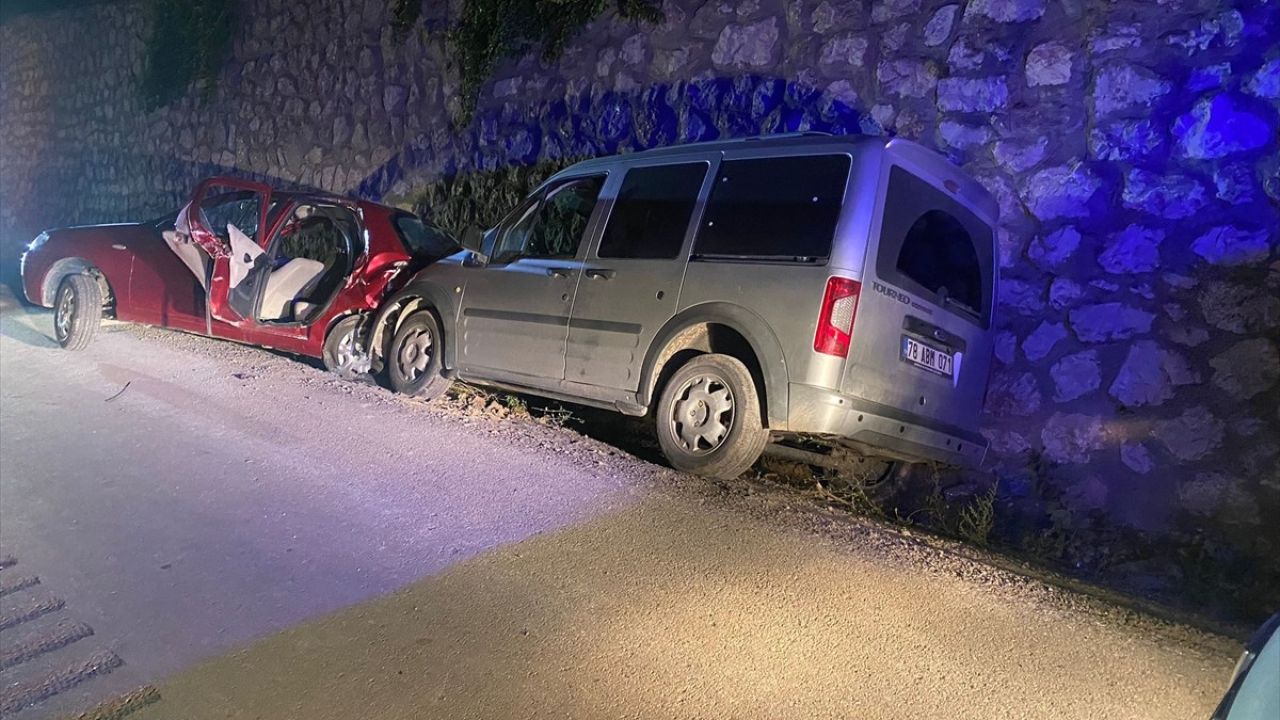 Karabük'te Trafik Kazası: 1 Ölü, 3 Yaralı