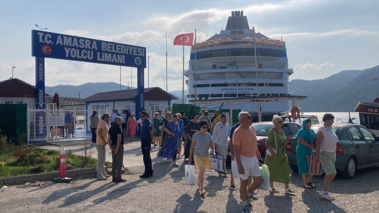 Amasra'ya İlk Seferini Yapan 'Astoria Grande' Kruvaziyeri