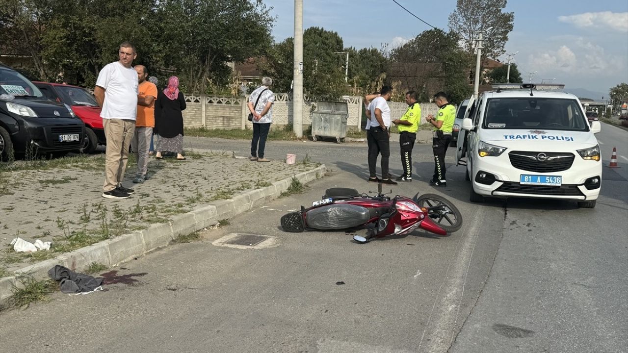 Düzce'de Motosiklet Kazası: Sürücüler Ağır Yaralı