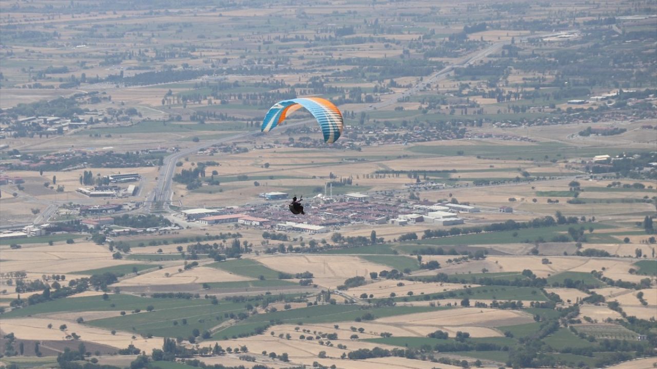 Orkut Baysal Yamaç Paraşütü Türkiye Şampiyonası Erzincan'da Başladı