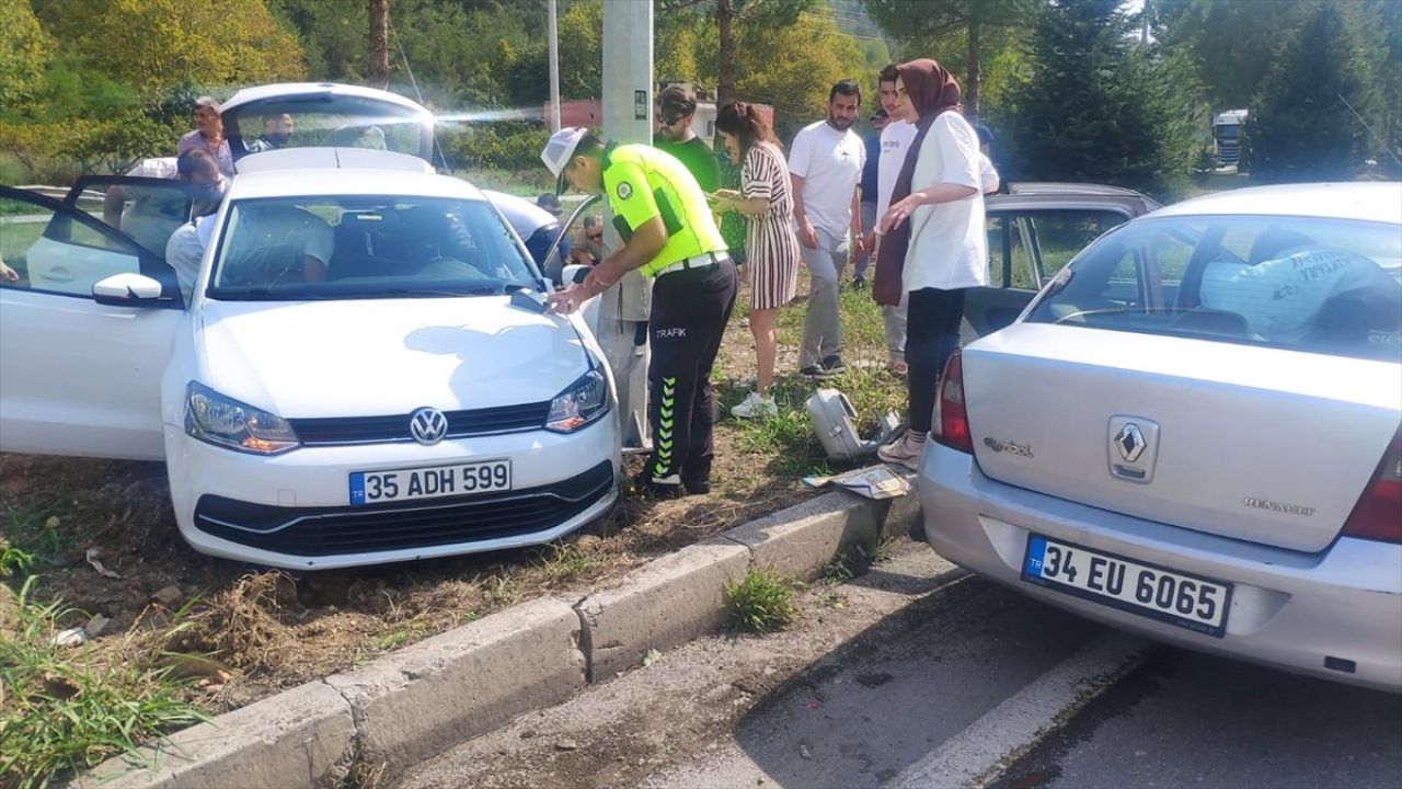 Samsun'da Meydana Gelen Trafik Kazasında 3 Hemşire de Yaralandı