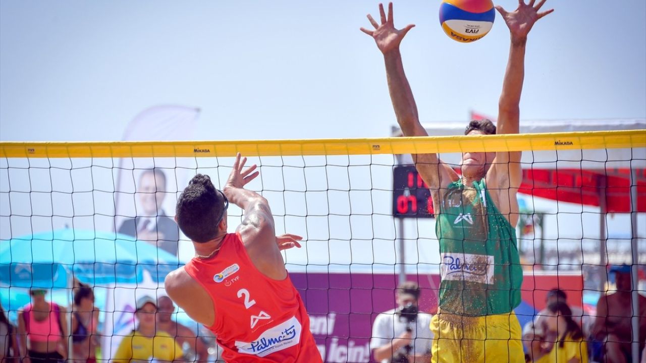 Mersin'de Pro Beach Tour Voleybol Etabı Başladı