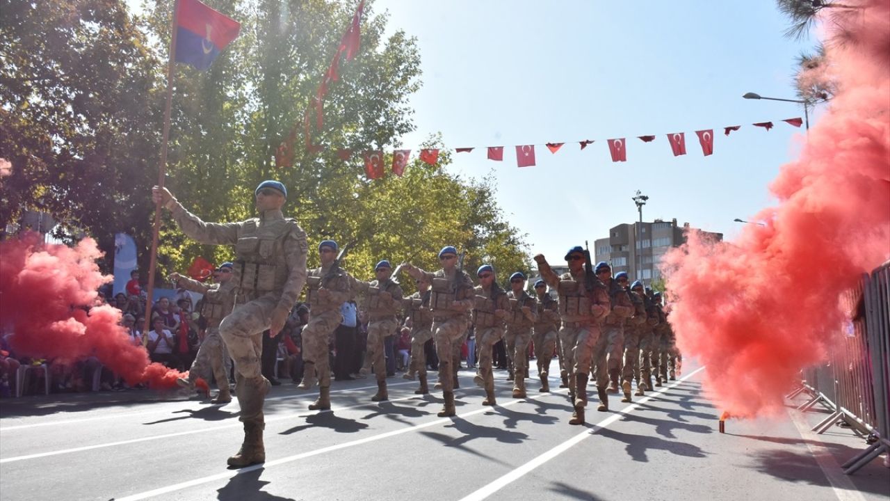 Balıkesir'in Kurtuluşu 102. Yıldönümünde Tülütabaklar Gösterisi İle Kutlandı